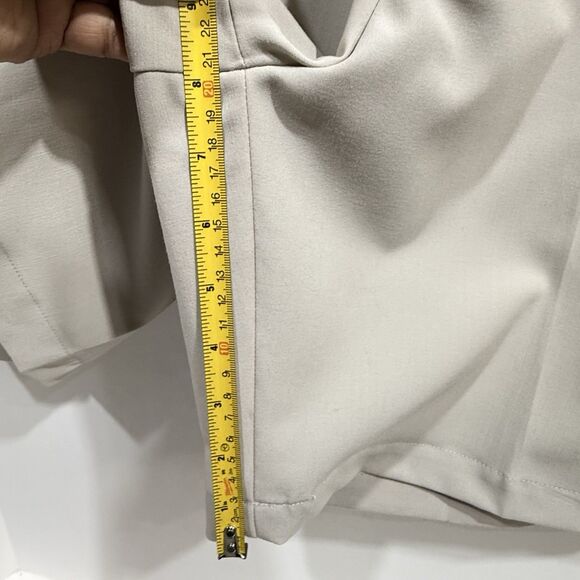 HAGGAR Comfort Equipped Chino Shorts Men's 34 x 8 Beige Golf Performance - Picture 14 of 15